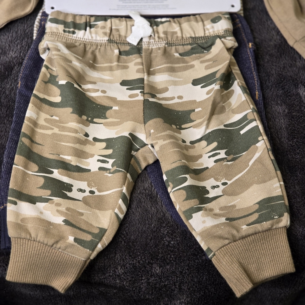 Toddler clothes - Picture 2 of 4